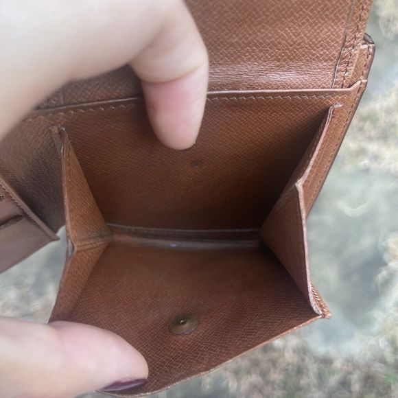 Louis Vuitton Monogram Billfold Wallet - Picture 9 of 11